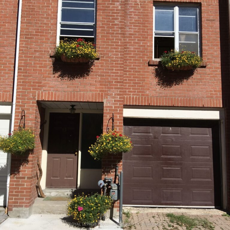 For Lease: 13 Portneuf Court, Toronto, ON M5A 4E4, Toronto C08, ON c12419259 photo 1